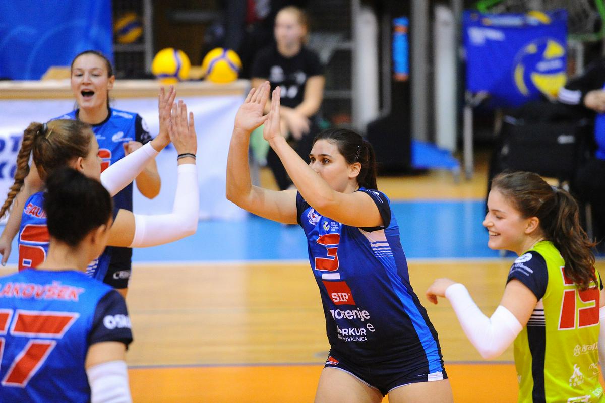 Odbojkarice SIP Šempetra so na preloženi tekmi DP-ja premagale Novo KBM Branik. Foto: OZS Odbojkarice SIP Šempetra so na preloženi tekmi DP-ja premagale Novo KBM Branik. Foto: OZS