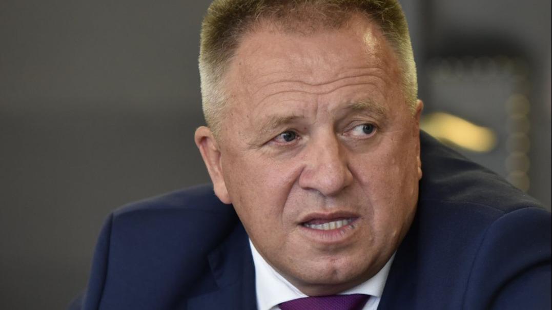 Gospodarski minister Zdravko Počivalšek je zatrdil, da je naročenih dovolj respiratorjev in zaščitnih mask. Foto: BoBo Gospodarski minister Zdravko Počivalšek je zatrdil, da je naročenih dovolj respiratorjev in zaščitnih mask. Foto: BoBo