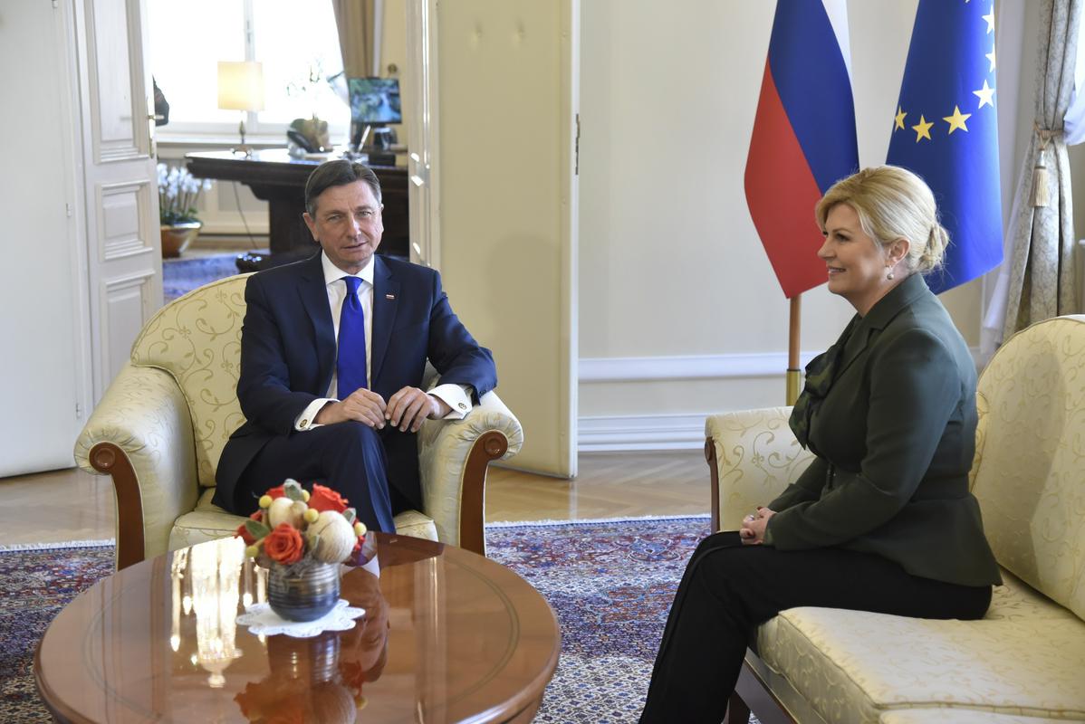 Pahor se je hrvaški predsednici, ki se po porazu na januarskih predsedniških volitvah poslavlja s položaja, zahvalil, ker je za zadnji obisk v tujini izbrala prav Slovenijo. Foto: BoBo/Žiga Živulović jr. Pahor se je hrvaški predsednici, ki se po porazu na januarskih predsedniških volitvah poslavlja s položaja, zahvalil, ker je za zadnji obisk v tujini izbrala prav Slovenijo. Foto: BoBo/Žiga Živulović jr.