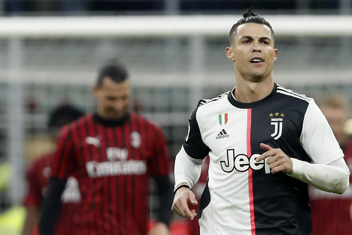 Zlatan Ibrahimović in Cristiano Ronaldo sta se na igrišču zoperstavila prvič po petih letih. Leta 2015 sta se v dresih PSG-ja in Reala Madrida pomerila v Ligi prvakov. Foto: AP Zlatan Ibrahimović in Cristiano Ronaldo sta se na igrišču zoperstavila prvič po petih letih. Leta 2015 sta se v dresih PSG-ja in Reala Madrida pomerila v Ligi prvakov. Foto: AP