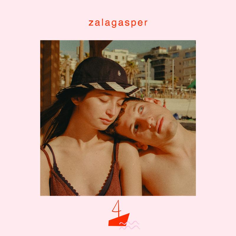 Na novem albumu je 10 skladb. Poleg Valovov še Baloni, S teboi, Sebi, Novo sonce, come to me, Signals, Me & My Boi, Box ter Hazey. Foto: Lana Špiler Na novem albumu je 10 skladb. Poleg Valovov še Baloni, S teboi, Sebi, Novo sonce, come to me, Signals, Me & My Boi, Box ter Hazey. Foto: Lana Špiler