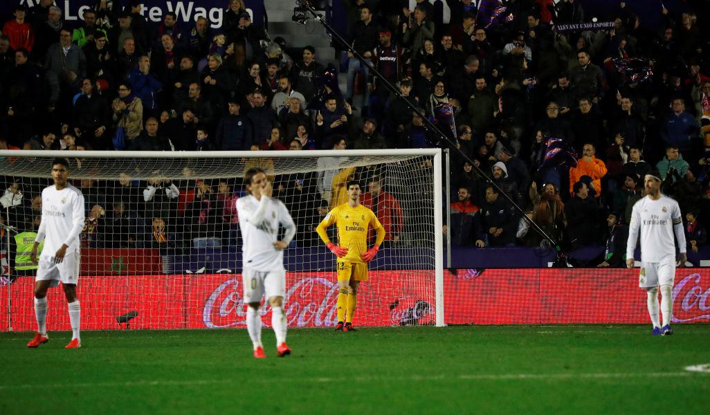 Nogometaši Reala so utrpeli drugi poraz v sezoni. S tem se je končal niz neporaženosti, ki je v La Ligi trajal vse od 19. oktobra lani, ko je bila z 1:0 boljša Mallorca. Foto: Reuters Nogometaši Reala so utrpeli drugi poraz v sezoni. S tem se je končal niz neporaženosti, ki je v La Ligi trajal vse od 19. oktobra lani, ko je bila z 1:0 boljša Mallorca. Foto: Reuters