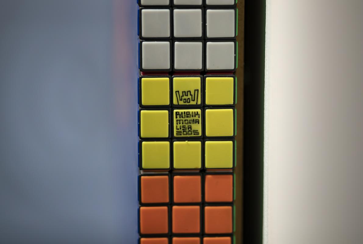 Madžarski izumitelj, kipar in profesor arhitekture Erno Rubik je leta 1974 izumil kocko, ki nosi njegovo ime. Foto: EPA Madžarski izumitelj, kipar in profesor arhitekture Erno Rubik je leta 1974 izumil kocko, ki nosi njegovo ime. Foto: EPA