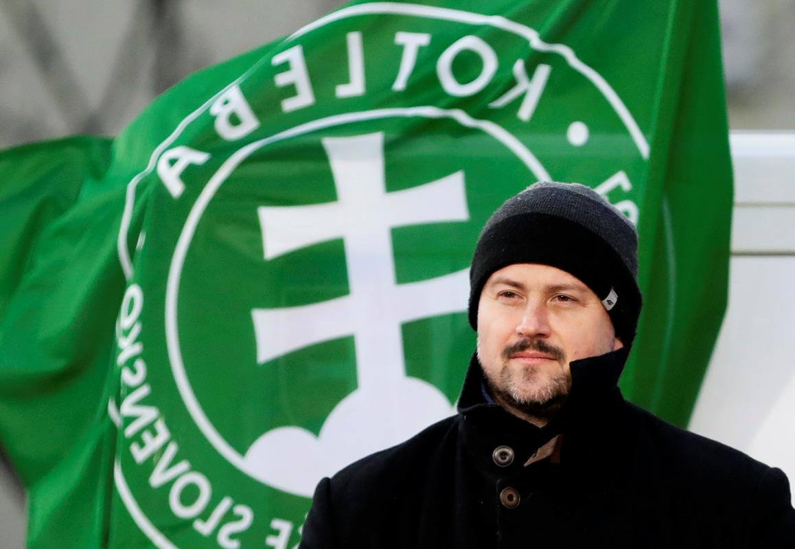 Voditelj Marian Kotleba poveličuje prvo Slovaško republiko, marionetno državo nacistične Nemčije, in uporablja njihovo ikonografijo. Foto: Reuters Voditelj Marian Kotleba poveličuje prvo Slovaško republiko, marionetno državo nacistične Nemčije, in uporablja njihovo ikonografijo. Foto: Reuters