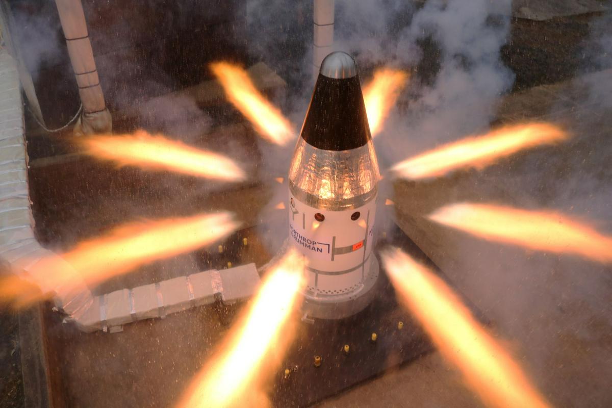 Plameni, ki bi lahko astronavte ponesli na varno. Foto: Northrop Grumman Plameni, ki bi lahko astronavte ponesli na varno. Foto: Northrop Grumman
