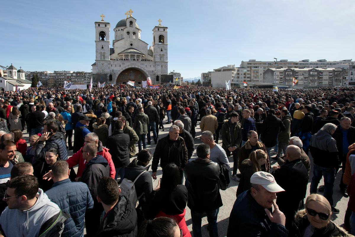 Slovenska tiskovna agencija navaja, da gre za največje proteste proti zakonu do zdaj. Foto: Reuters Slovenska tiskovna agencija navaja, da gre za največje proteste proti zakonu do zdaj. Foto: Reuters