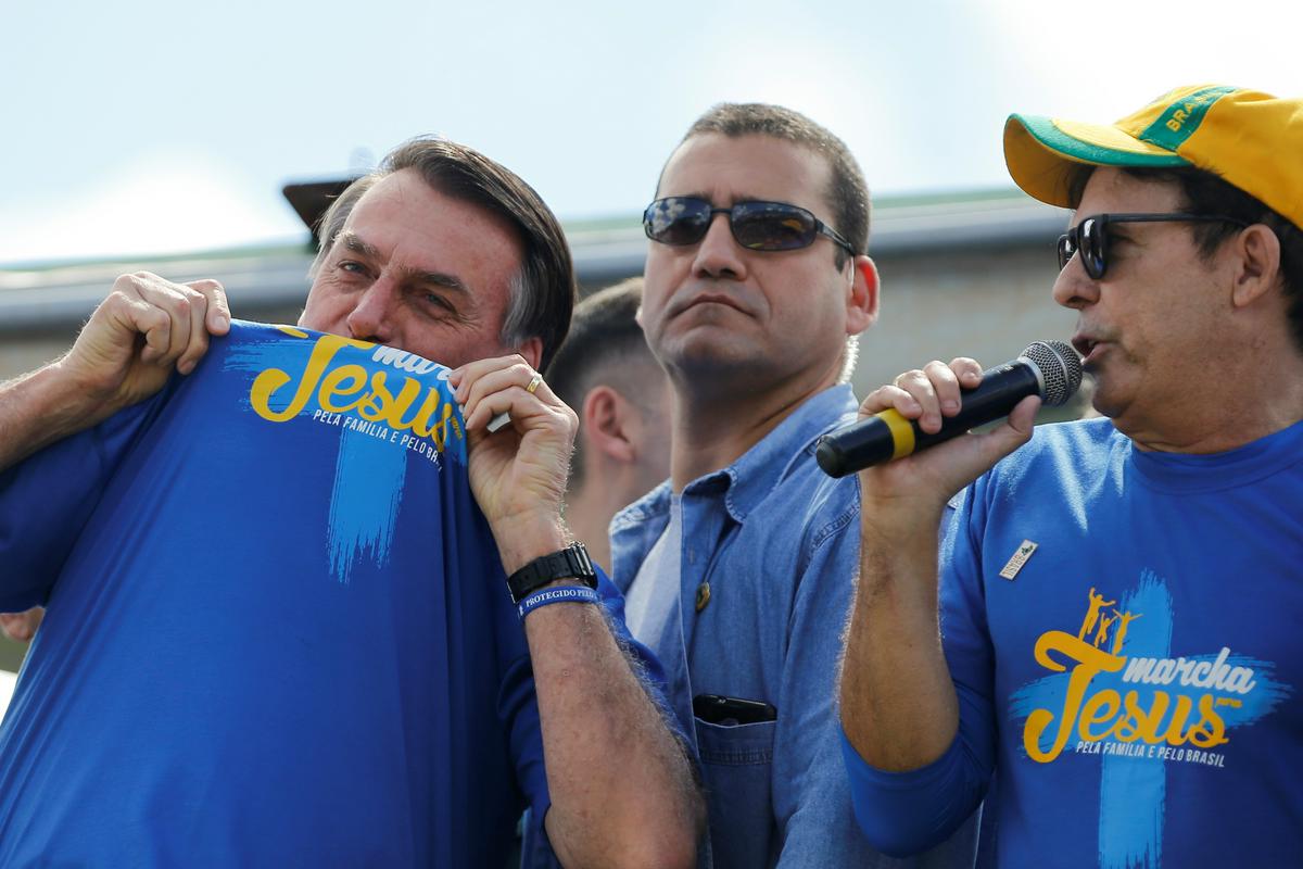 Jair Bolsonaro (levo) slovi po svojih kontroverznih izjavah in prepričanjih. Foto: Reuters Jair Bolsonaro (levo) slovi po svojih kontroverznih izjavah in prepričanjih. Foto: Reuters