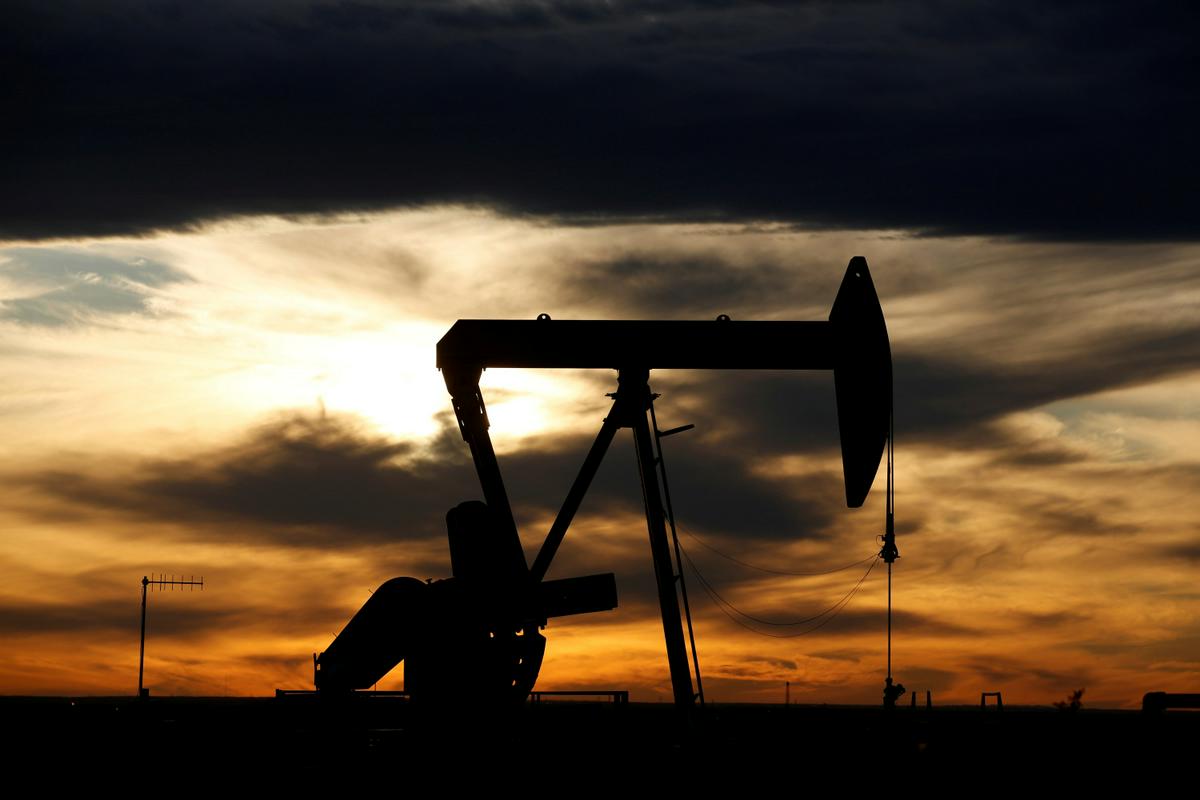 Cena nafte Brent je zdrsnila pod 40 dolarjev. Foto: Reuters
