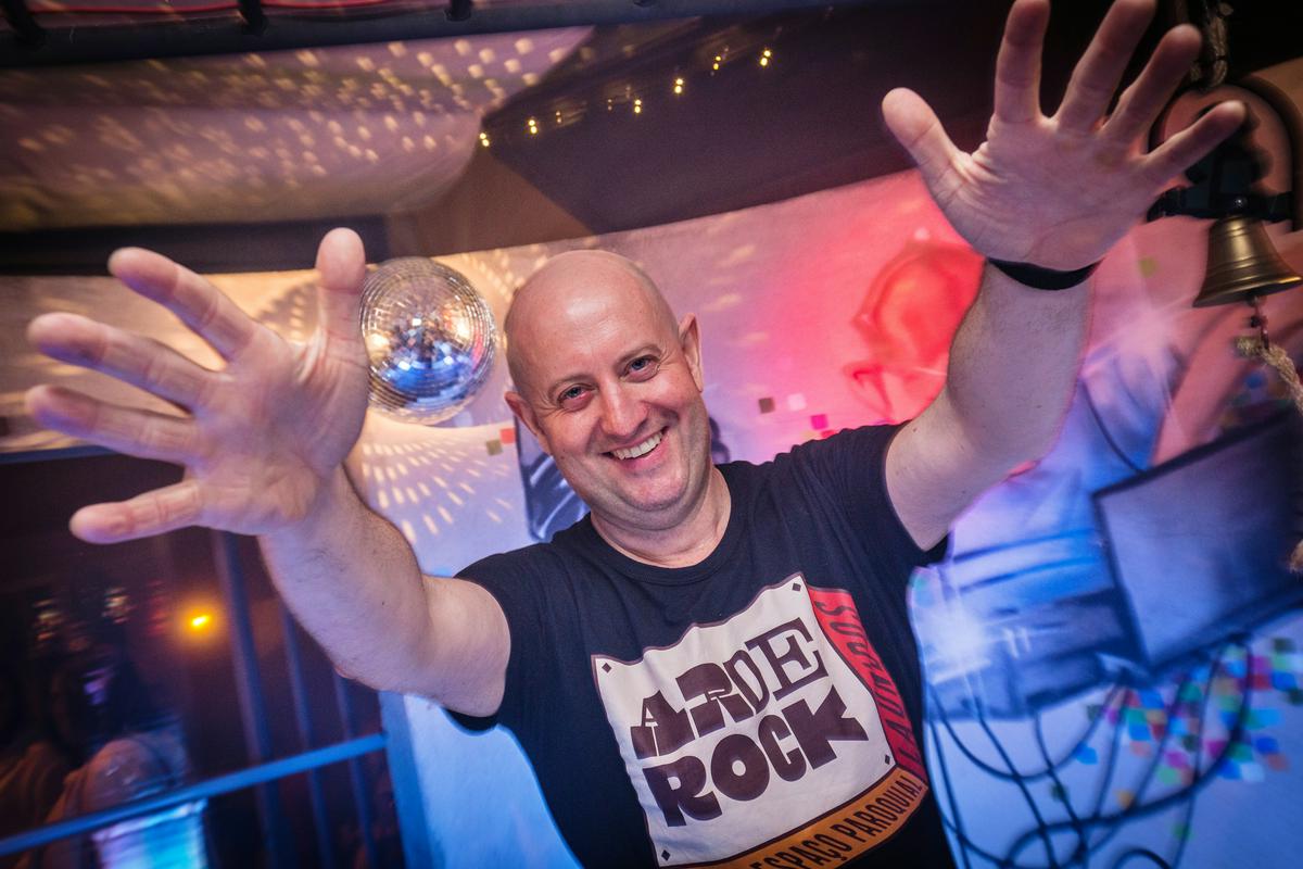 Peixoto je pred nekaj leti opravil tudi tečaj za DJ-je, da bi izboljšal svoje znanje. Foto: Reuters Peixoto je pred nekaj leti opravil tudi tečaj za DJ-je, da bi izboljšal svoje znanje. Foto: Reuters
