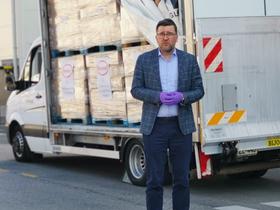 Henkel doniral 46 prenosnikov učencem mariborskih osnovnih šol
