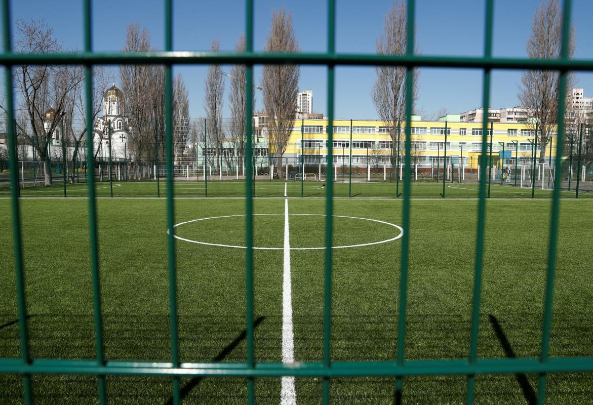 Večina športnih novic je bilo sprva poročanje o odpovedih in prestavitvah tekmovanj, zdaj pa se piše predvsem o različnih scenarijih, kako bi se lahko tekmovanja nadaljevala, zaključila ali sploh začela, pa četudi v Evropi še ni videti konca pandemije. Foto: Reuters Večina športnih novic je bilo sprva poročanje o odpovedih in prestavitvah tekmovanj, zdaj pa se piše predvsem o različnih scenarijih, kako bi se lahko tekmovanja nadaljevala, zaključila ali sploh začela, pa četudi v Evropi še ni videti konca pandemije. Foto: Reuters