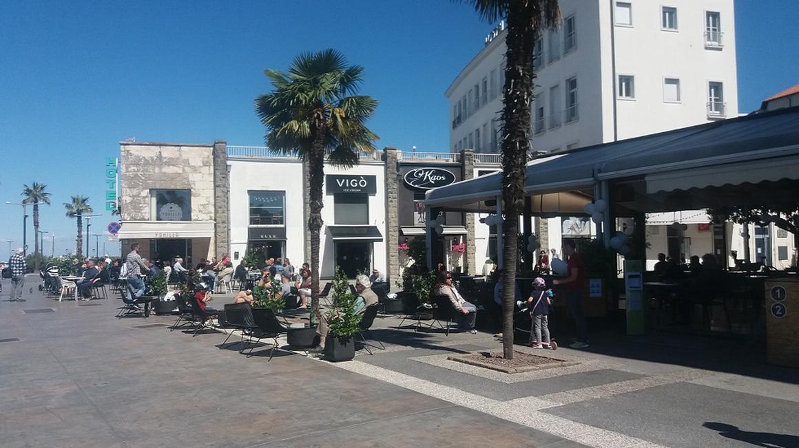 Pristaniška ulica v Kopru je spet zaživela. Foto: Radio Koper/Tjaša Škamperle