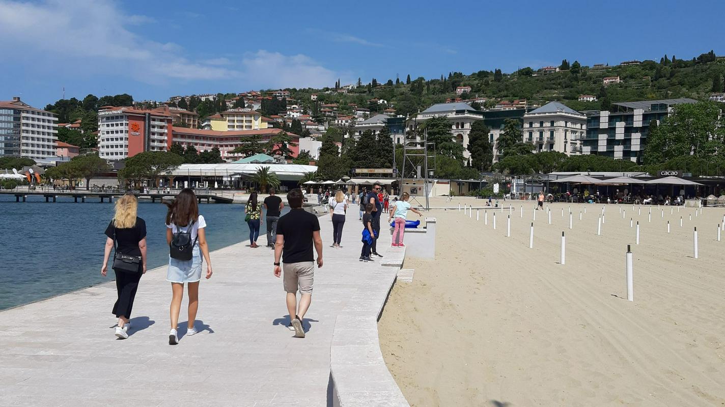 Slovenski turistični kraji letos vabijo (in računajo na) predvsem domače goste. Foto: Radio Koper/Andrej Šavko Slovenski turistični kraji letos vabijo (in računajo na) predvsem domače goste. Foto: Radio Koper/Andrej Šavko