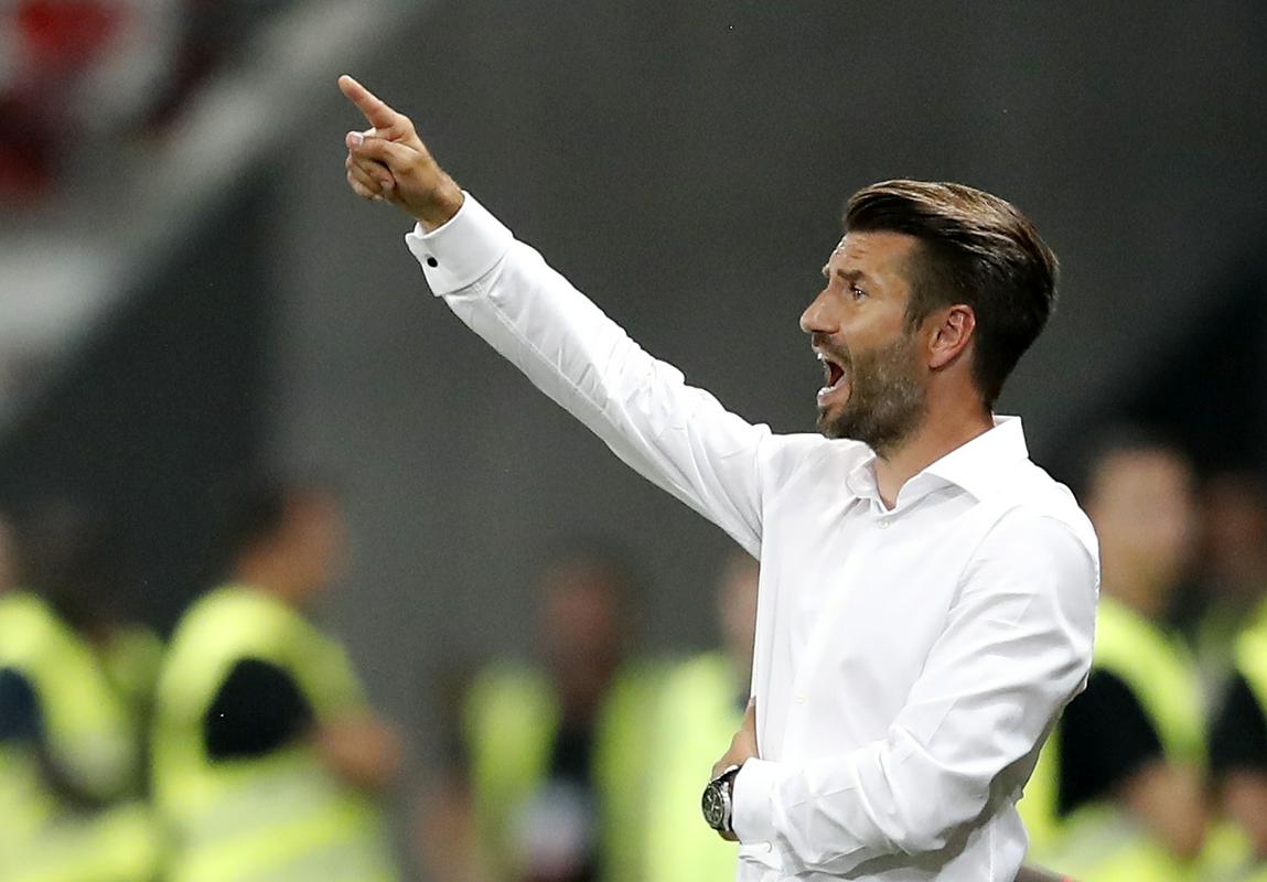Francoski prvoligaš Amiens, ki ga vodi nekdanji trener Domžal in Olimpije Luka Elsner, bo še naprej imel prvoligaški status. Foto: EPA Francoski prvoligaš Amiens, ki ga vodi nekdanji trener Domžal in Olimpije Luka Elsner, bo še naprej imel prvoligaški status. Foto: EPA
