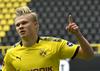 Erling Haaland je blestel na porurskem derbiju, ki ga je Borussia dobila kar s 4:0. V Dortmundu vsi govorijo le še o torkovem obračunu z Bayernom, zato trener Lucien Favre opozarja na neugodni Wolfsburg. Foto: EPA