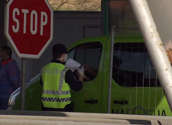 Avstrija je že pred dnevi zrahljala nadzor na meji s Češko, Slovaško in Madžarsko, prav tako tudi z Nemčijo, Lihtenštajnom in Švico. Foto: Televizija Slovenija Avstrija je že pred dnevi zrahljala nadzor na meji s Češko, Slovaško in Madžarsko, prav tako tudi z Nemčijo, Lihtenštajnom in Švico. Foto: Televizija Slovenija