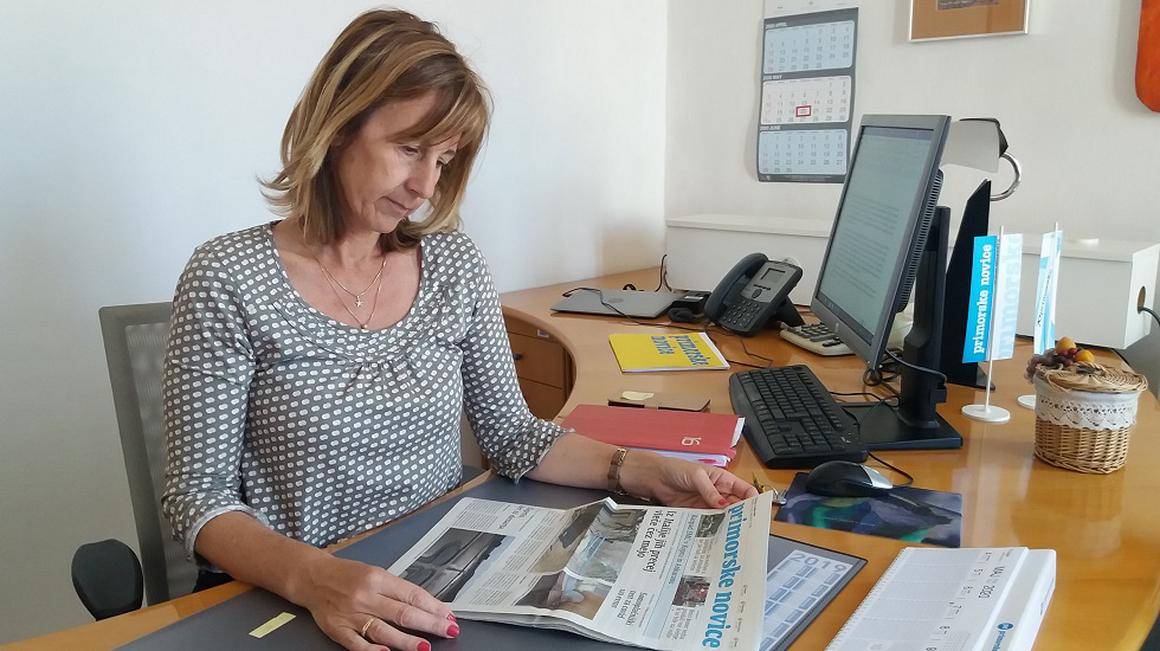 Patricija Umar, direktorica Primorskih novic, pravi, da mediji ne želijo ostati ujeti v ukrepih, ki so v tej fazi, ko je epidemiološka slika boljša, neživljenjski. Foto: Radio Koper/Tjaša Škamperle