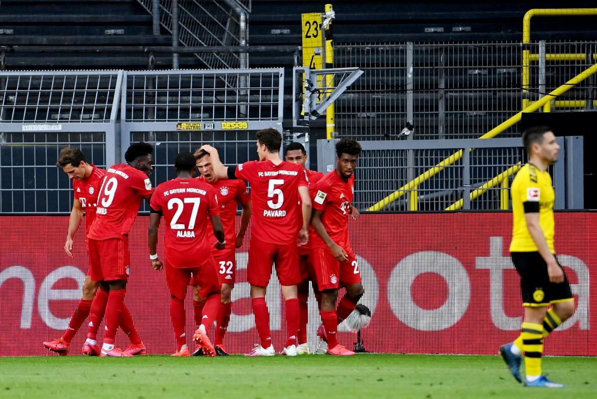 Joshua Kimmich je z lobom dosegel vodilni zadetek za Bayern. Foto: Reuters Joshua Kimmich je z lobom dosegel vodilni zadetek za Bayern. Foto: Reuters