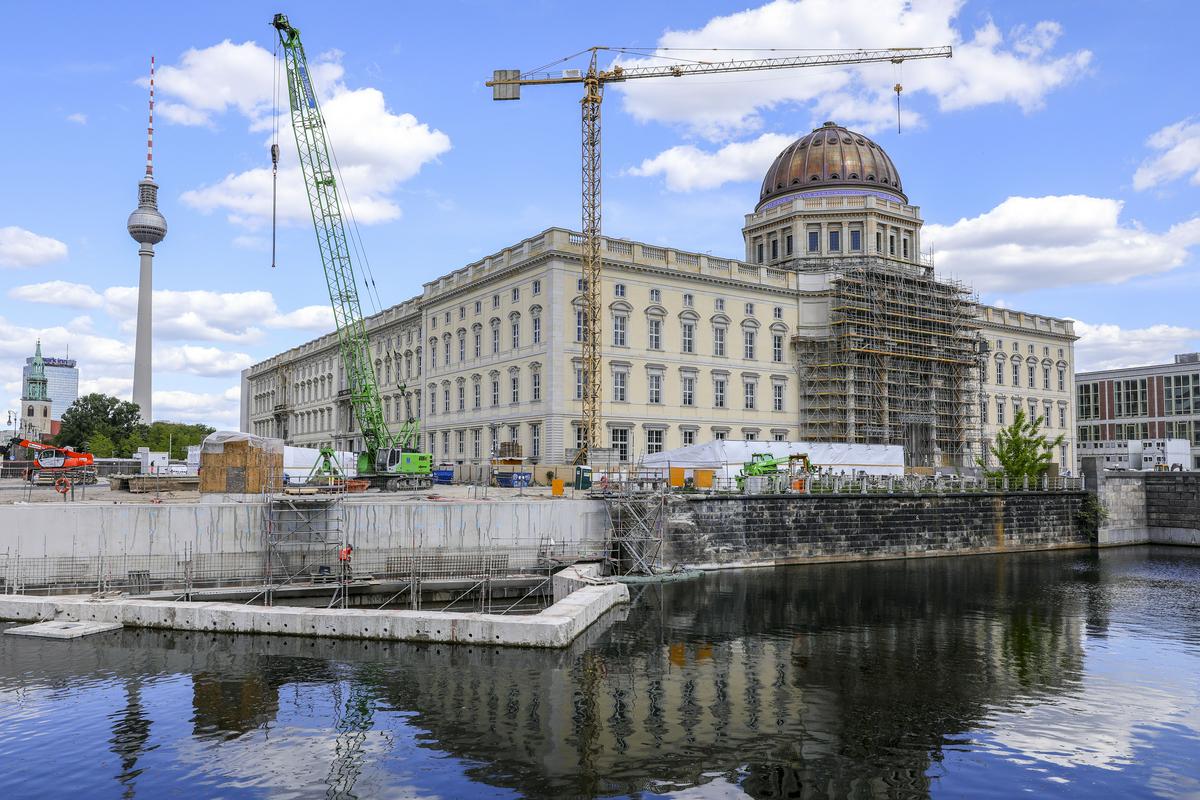 Humboldtov forum naj bi po zamiku zaradi pandemije novega koronavirusa odprli še to leto. Foto: EPA Humboldtov forum naj bi po zamiku zaradi pandemije novega koronavirusa odprli še to leto. Foto: EPA
