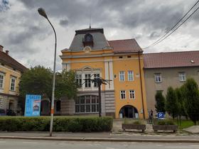 Prenovljena streha nad galerijo