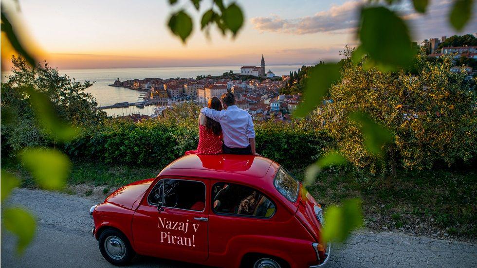 Turistično združenje Portorož je letos s celovito oglaševalsko kampanjo pozivalo Slovence, naj dopustujejo v Portorožu in Piranu. Foto: Turistično združenje Portorož Turistično združenje Portorož je letos s celovito oglaševalsko kampanjo pozivalo Slovence, naj dopustujejo v Portorožu in Piranu. Foto: Turistično združenje Portorož