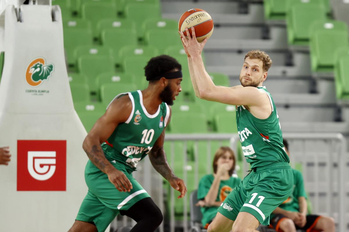 V Stožicah si prizadevajo, da bi najboljša posameznika v pretekli sezoni Jaka Blažič in Codi Miller-McIntyre še naprej nosila dres Olimpije. Foto: www.alesfevzer.com V Stožicah si prizadevajo, da bi najboljša posameznika v pretekli sezoni Jaka Blažič in Codi Miller-McIntyre še naprej nosila dres Olimpije. Foto: www.alesfevzer.com