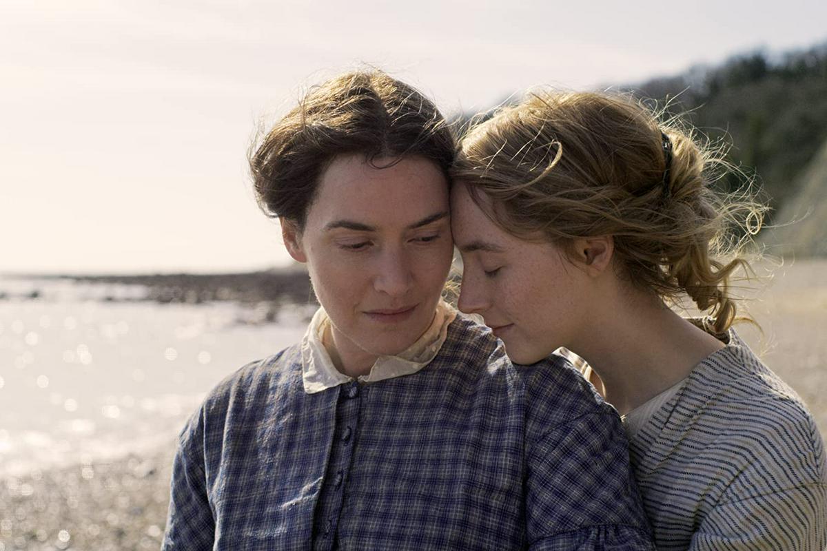 Kate Winslet in Saoirse Ronan v zgodovinski drami Ammonite, ki jo je režiral Francis Lee. Foto: IMDb Kate Winslet in Saoirse Ronan v zgodovinski drami Ammonite, ki jo je režiral Francis Lee. Foto: IMDb