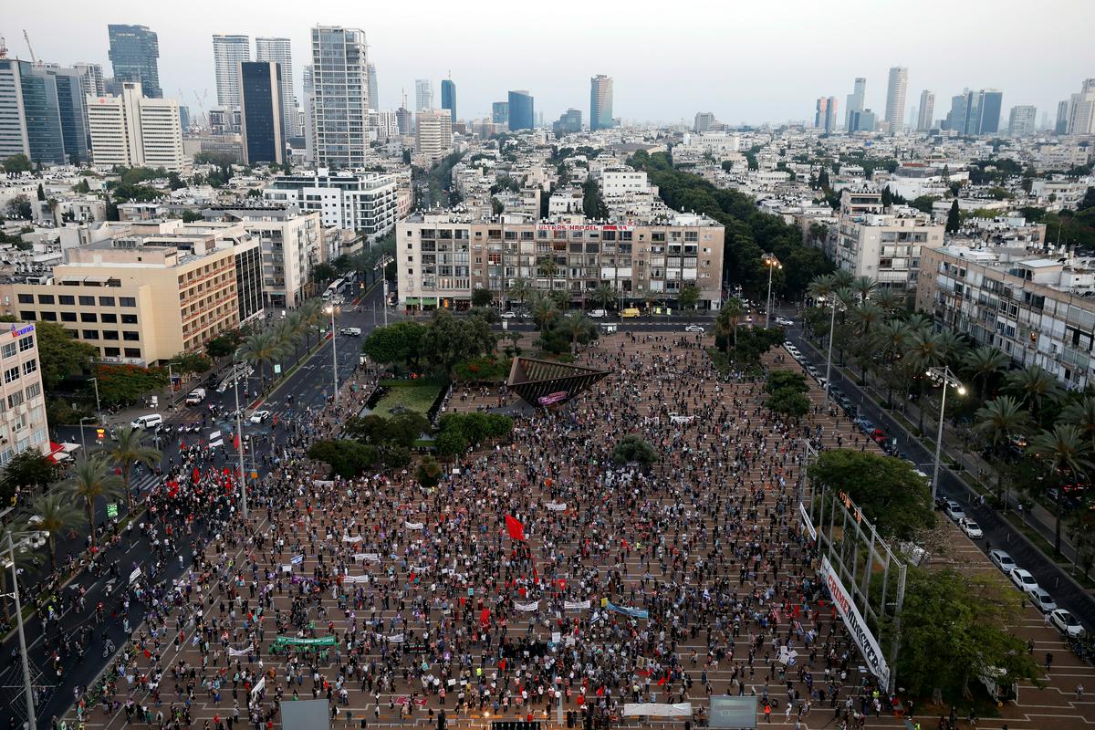 Protest je potekal na Trgu Jicaka Rabina v Tel Avivu. Foto: Reuters Protest je potekal na Trgu Jicaka Rabina v Tel Avivu. Foto: Reuters