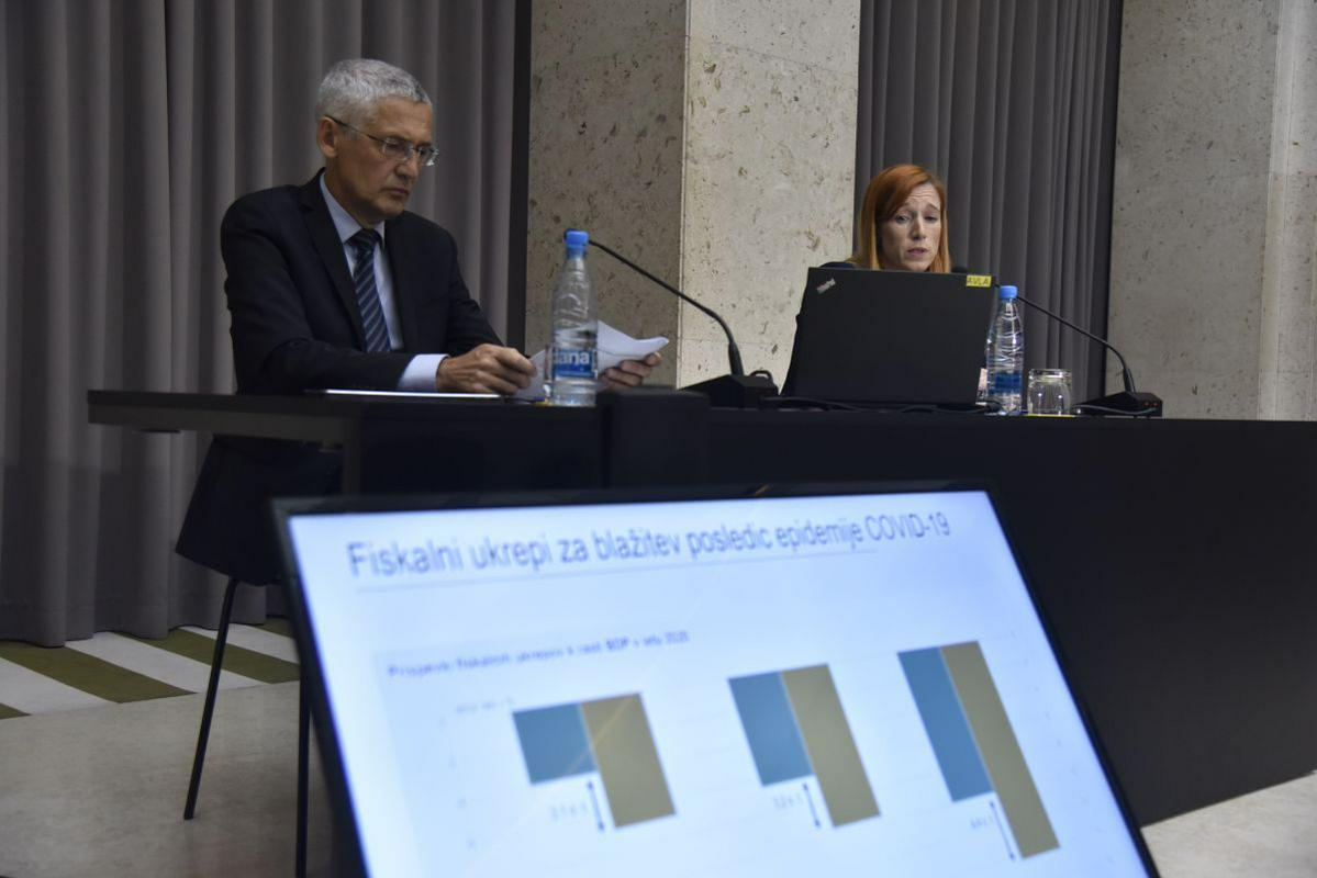 8. junij 2020 novinarska konferenca Banke Slovenije z Arjano Brezigar Masten in Jožefom Bradeškom. Foto: BoBo 8. junij 2020 novinarska konferenca Banke Slovenije z Arjano Brezigar Masten in Jožefom Bradeškom. Foto: BoBo