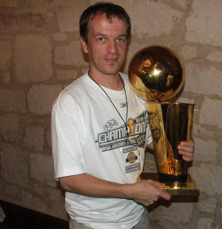 Igor Đurović je poročal z vseh štirih tekem v San Antoniu, nato pa je bil tudi na velikem slavju prvakov. Foto: Osebni arhiv Igorja Đurovića Igor Đurović je poročal z vseh štirih tekem v San Antoniu, nato pa je bil tudi na velikem slavju prvakov. Foto: Osebni arhiv Igorja Đurovića