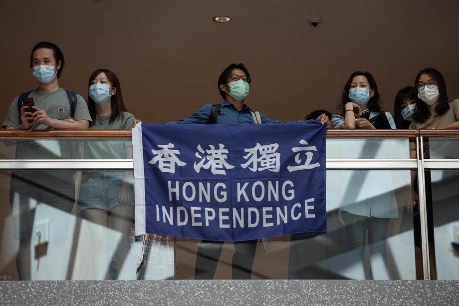 Prodemokratični protesti v nakupovalnem centru v Hongkongu. Foto: EPA Prodemokratični protesti v nakupovalnem centru v Hongkongu. Foto: EPA