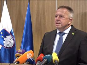 Economy Minister does not intend to step down