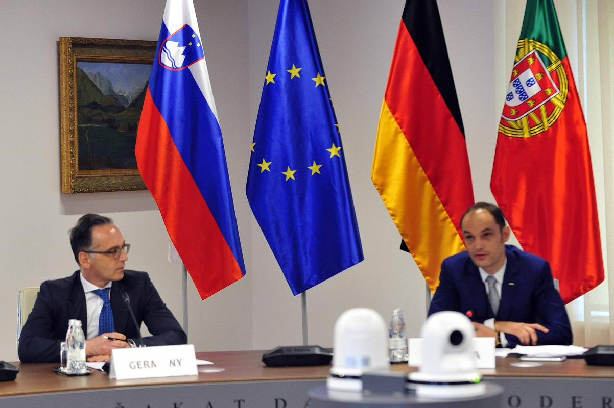 Nemški zunanji minister Heiko Maas med srečanjem s slovenskim kolegom Anžetom Logarjem na Brdu pri Kranju. Foto: BoBo Nemški zunanji minister Heiko Maas med srečanjem s slovenskim kolegom Anžetom Logarjem na Brdu pri Kranju. Foto: BoBo