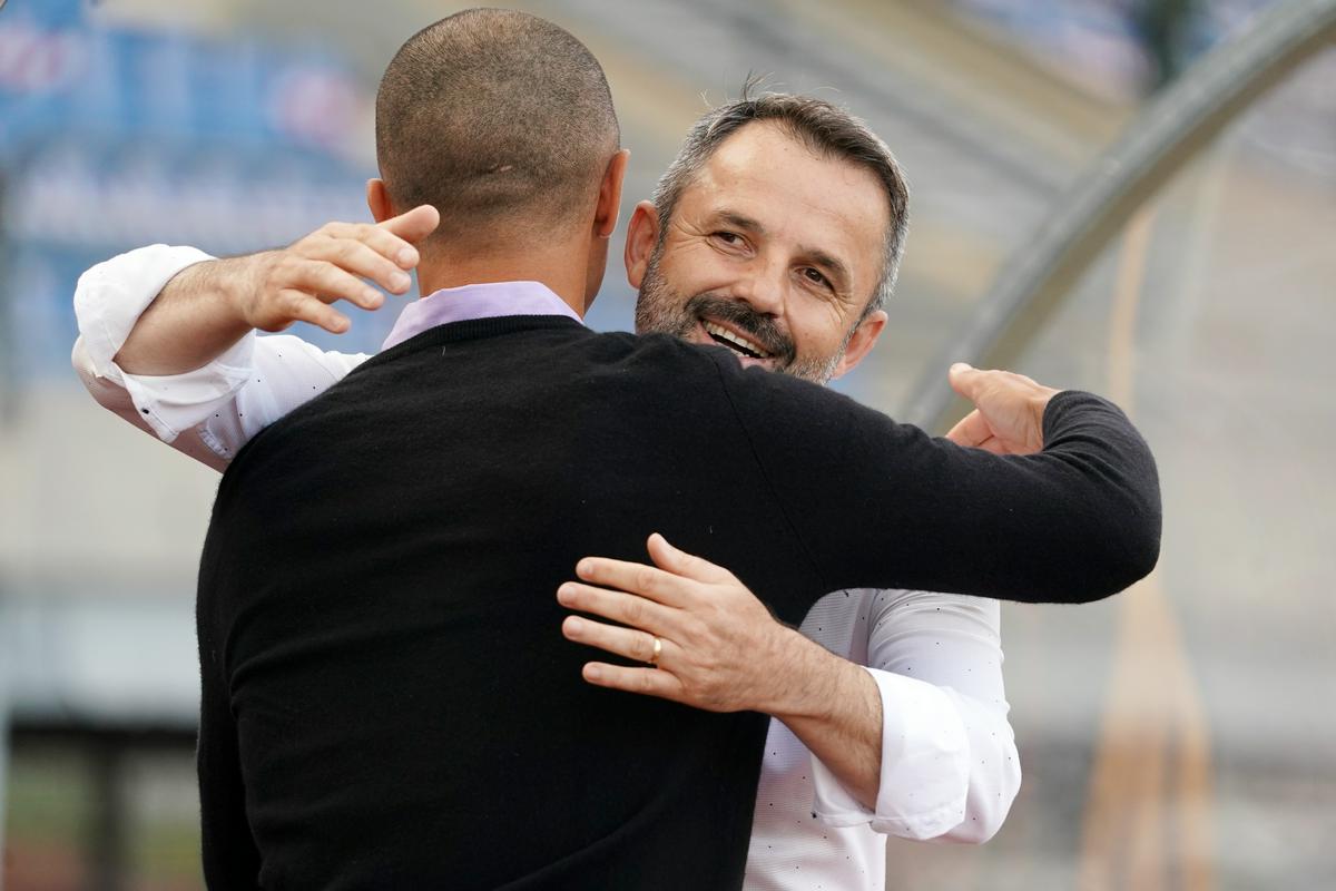 V petek je Celje z 1:2 premagalo moštvo Bravo, ki ga vodi Dejan Grabić. Ta je za Kosiča dejal, da je najboljši trener v Prvi ligi. Foto: www.alesfevzer.com V petek je Celje z 1:2 premagalo moštvo Bravo, ki ga vodi Dejan Grabić. Ta je za Kosiča dejal, da je najboljši trener v Prvi ligi. Foto: www.alesfevzer.com