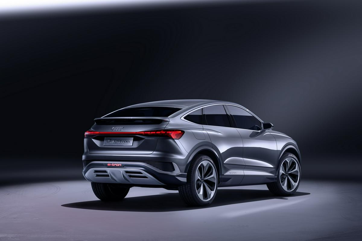 Teža baterijskega sistema je 510 kg – concepta pa zelo podobno višini kot pri limuzinah. Porazdelitev osnih obremenitev je z razmerjem približno 50 : 50 optimalna. Foto: Audi Teža baterijskega sistema je 510 kg – concepta pa zelo podobno višini kot pri limuzinah. Porazdelitev osnih obremenitev je z razmerjem približno 50 : 50 optimalna. Foto: Audi