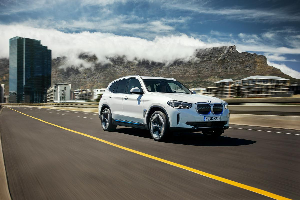 Podpisi pod fotografijami: BMW iX3 deluje po principu sinhronskega motorja z vzbujalnim tokom, brez uporabe magnetov. Proizvodnja motorja se lahko zaradi takšne zasnove v celoti izogne redkozemeljskim elementom. Foto: BMW Podpisi pod fotografijami: BMW iX3 deluje po principu sinhronskega motorja z vzbujalnim tokom, brez uporabe magnetov. Proizvodnja motorja se lahko zaradi takšne zasnove v celoti izogne redkozemeljskim elementom. Foto: BMW