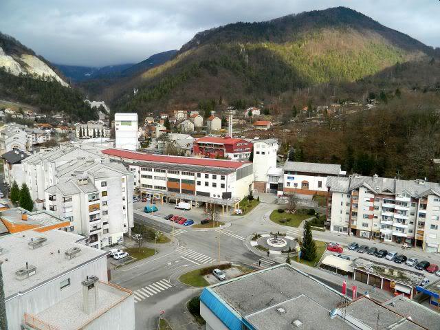 Največje žarišče širjenja novega koronavirusa je v Hrastniku, kjer je po podatkih NIJZ-ja 45 aktivnih primerov. Foto: Wikipedia Največje žarišče širjenja novega koronavirusa je v Hrastniku, kjer je po podatkih NIJZ-ja 45 aktivnih primerov. Foto: Wikipedia