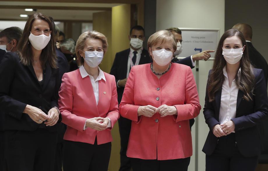 Belgijska premierka Sophie Wilmes, predsednica Evropske komisije Ursula von der Leyen, nemška kanclerka Angela Merkel in finska premierka Sanna Marin. Foto: EPA Belgijska premierka Sophie Wilmes, predsednica Evropske komisije Ursula von der Leyen, nemška kanclerka Angela Merkel in finska premierka Sanna Marin. Foto: EPA