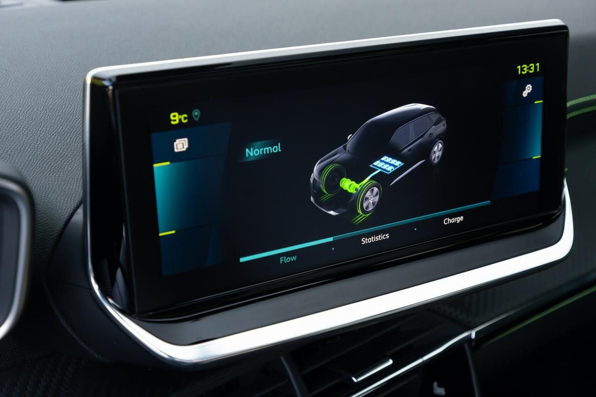 KÜS svetuje, da je najbolje, da baterijo električnega avtomobila napolnite takoj po vožnji, ko je akumulator že ogret.  Foto: Peugeot