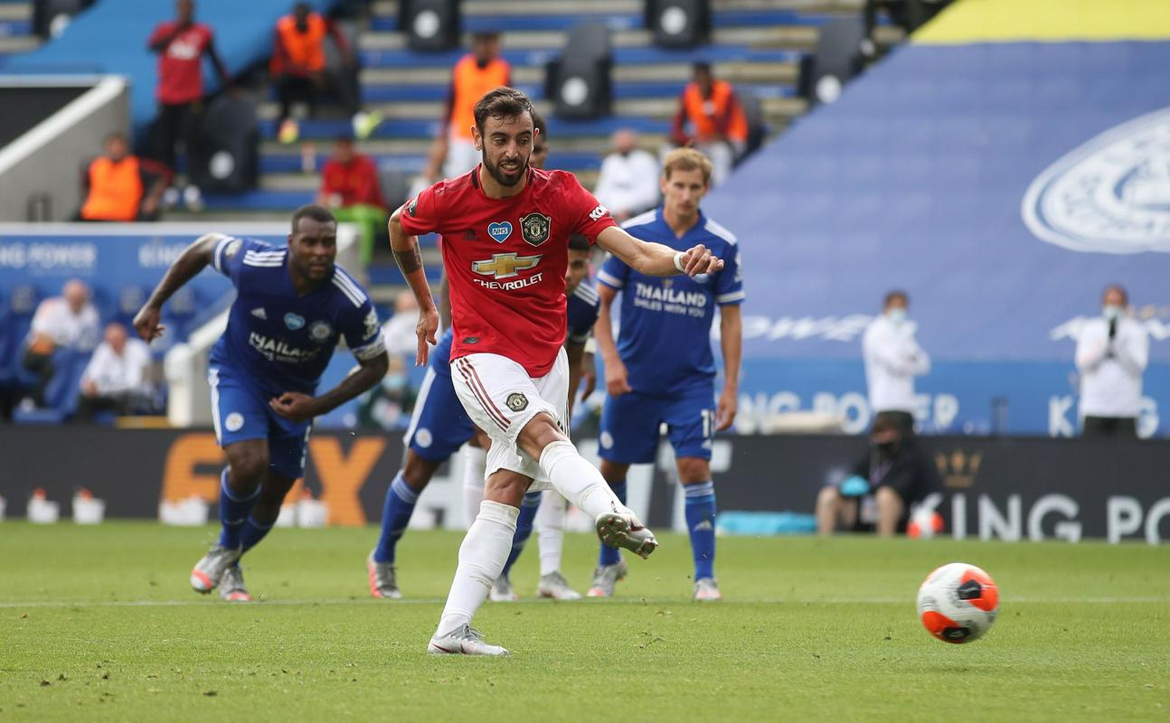 Bruno Fernandes je blestel v spomladanskem delu. Tokrat je z bele točke potrdil tretje mesto rdečih vragov. Foto: Reuters Bruno Fernandes je blestel v spomladanskem delu. Tokrat je z bele točke potrdil tretje mesto rdečih vragov. Foto: Reuters