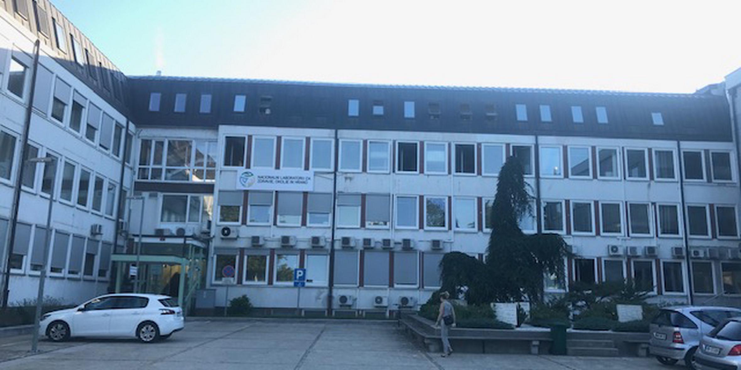 Nacionalni laboratorij za zdravje, okolje in hrano, s sedežem v Mariboru - v njihovih enotah med drugim testirajo vzorce na prisotnost koronavirusa. Foto: Radio Maribor/Nataša Rižnar