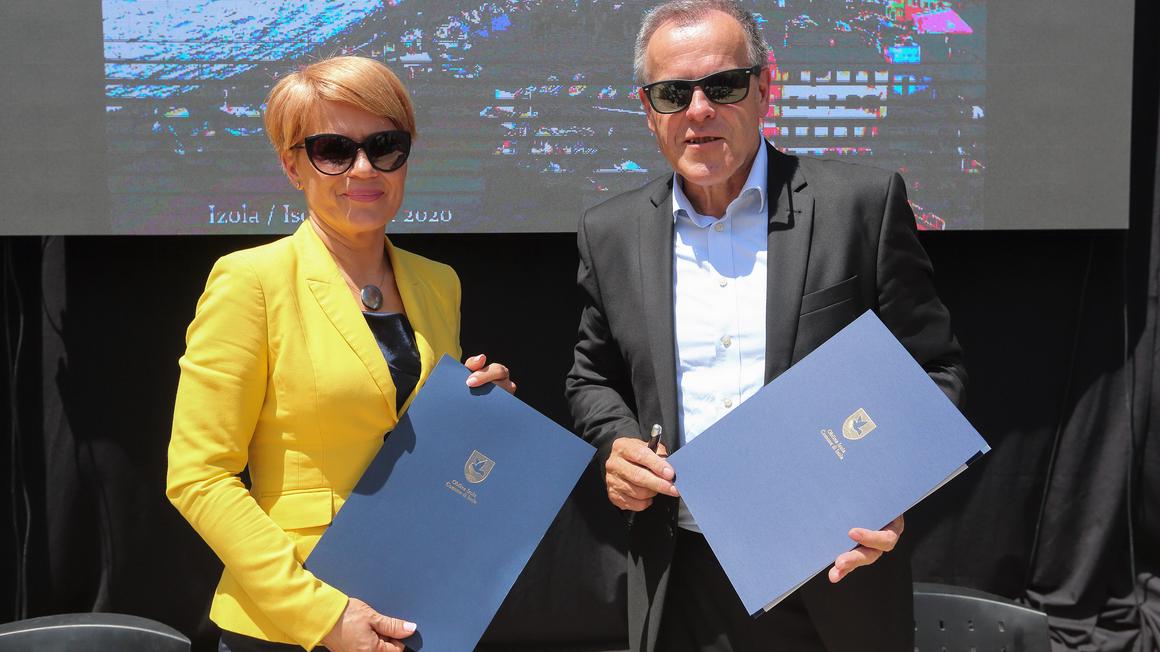 Občina v odgovoru KPK zatrjujejo, da "v nobenem primeru ni nameravala poravnati stroškov bivanja nikomur drugemu, kot predstavnikom ministrstva in varnostnikoma". Foto: BoBo
