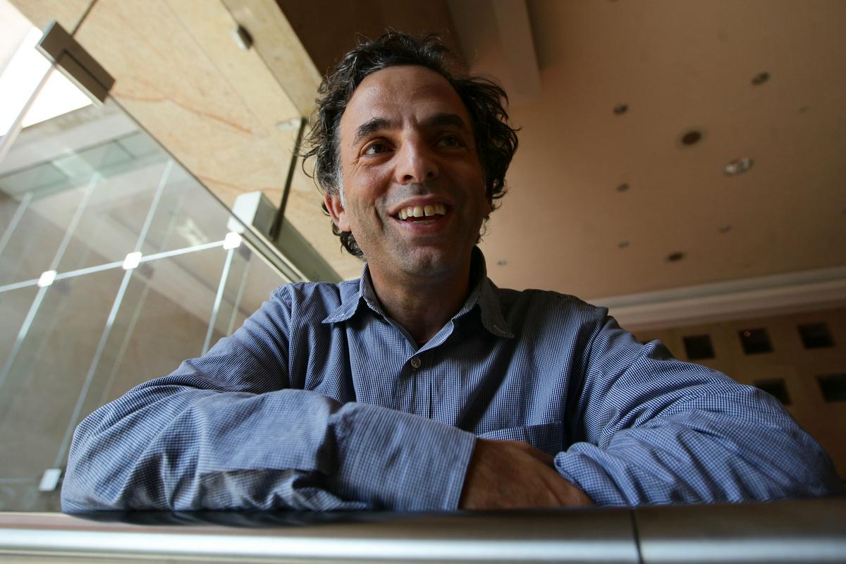 Izraelski pisatelj Etgar Keret spada med sodobne mojstre kratke zgodbe. Foto: EPA Izraelski pisatelj Etgar Keret spada med sodobne mojstre kratke zgodbe. Foto: EPA