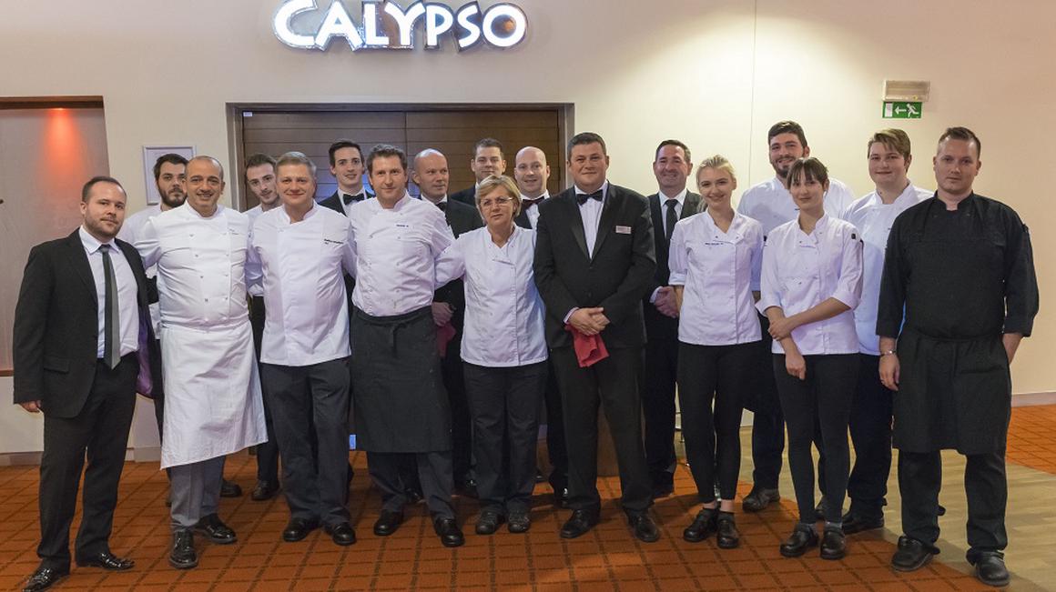 Ekipa restavracije Calypso s kuharskim mojstrom Daliborjem Janačkovićem (v prvi vrsti tretji z leve). Foto: Osebni arhiv/Restavracija Calypso
