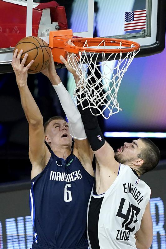 Ivica Zubac je bil nezgrešljiv. Z 21 točkami in 15 skoki je prevesil tehtnico na stran Clippersov. Foto: Reuters Ivica Zubac je bil nezgrešljiv. Z 21 točkami in 15 skoki je prevesil tehtnico na stran Clippersov. Foto: Reuters