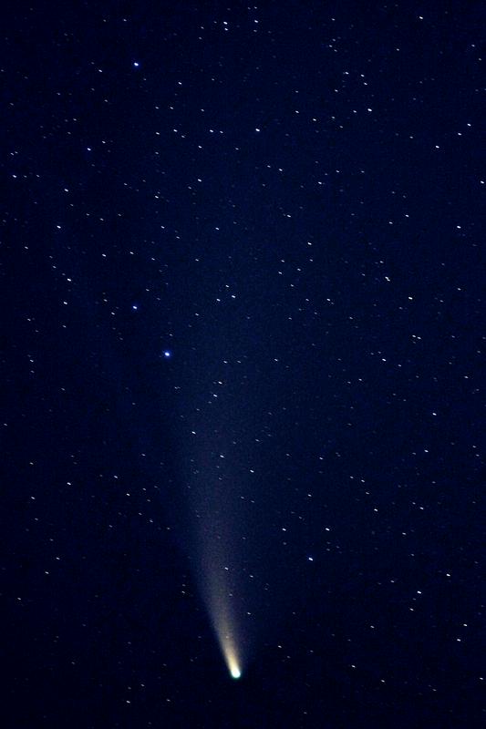 Fotografija je bila posneta 21. 7. 2020 ob 0.50 v bližini Zagona pri Postojni. Čas osvetlitve: 10 sekund., ISO1600, objektiv C. Zeiss 180 mm f2,8, nam je naštel Bojan Vilhar. Fotografija je bila posneta 21. 7. 2020 ob 0.50 v bližini Zagona pri Postojni. Čas osvetlitve: 10 sekund., ISO1600, objektiv C. Zeiss 180 mm f2,8, nam je naštel Bojan Vilhar.