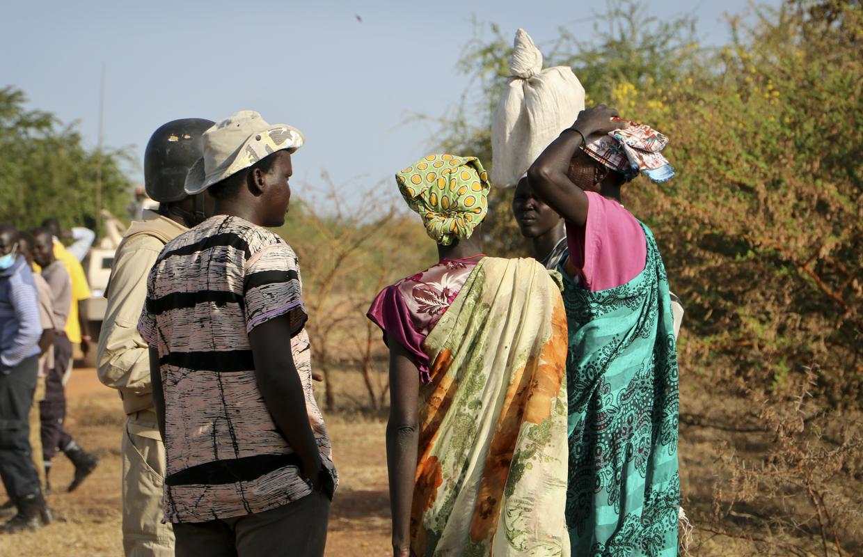 Južni Sudan z okoli 11,3 milijona prebivalcev je šest let pretresala državljanska vojna, v kateri je bilo ubitih 300.000 ljudi, več milijonov pa razseljenih. Foto: AP Južni Sudan z okoli 11,3 milijona prebivalcev je šest let pretresala državljanska vojna, v kateri je bilo ubitih 300.000 ljudi, več milijonov pa razseljenih. Foto: AP