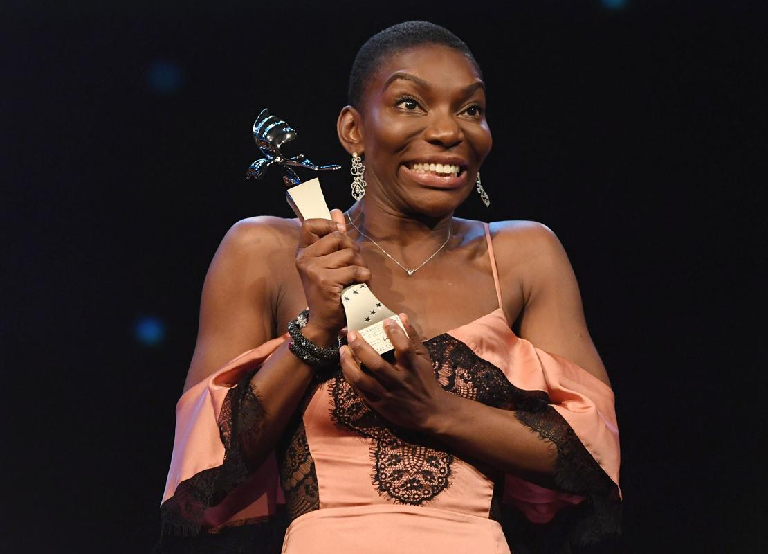 Michaela Coel je leta 2018 na Berlinalu dobila nagrado shooting star, vzhajajoča zvezda. Foto: IMDb Michaela Coel je leta 2018 na Berlinalu dobila nagrado shooting star, vzhajajoča zvezda. Foto: IMDb