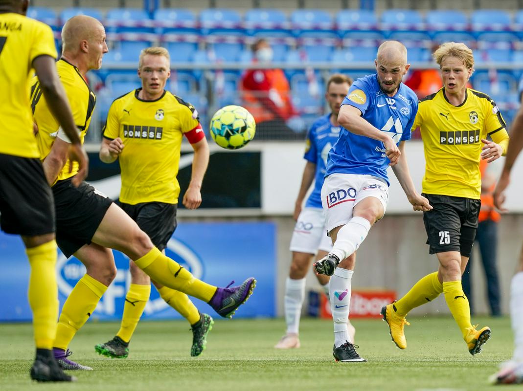 Eirik Hestad (v sredini) je tako zadel za vodstvo Moldeja z 1: 0 proti Kuopio.  Foto: EPA