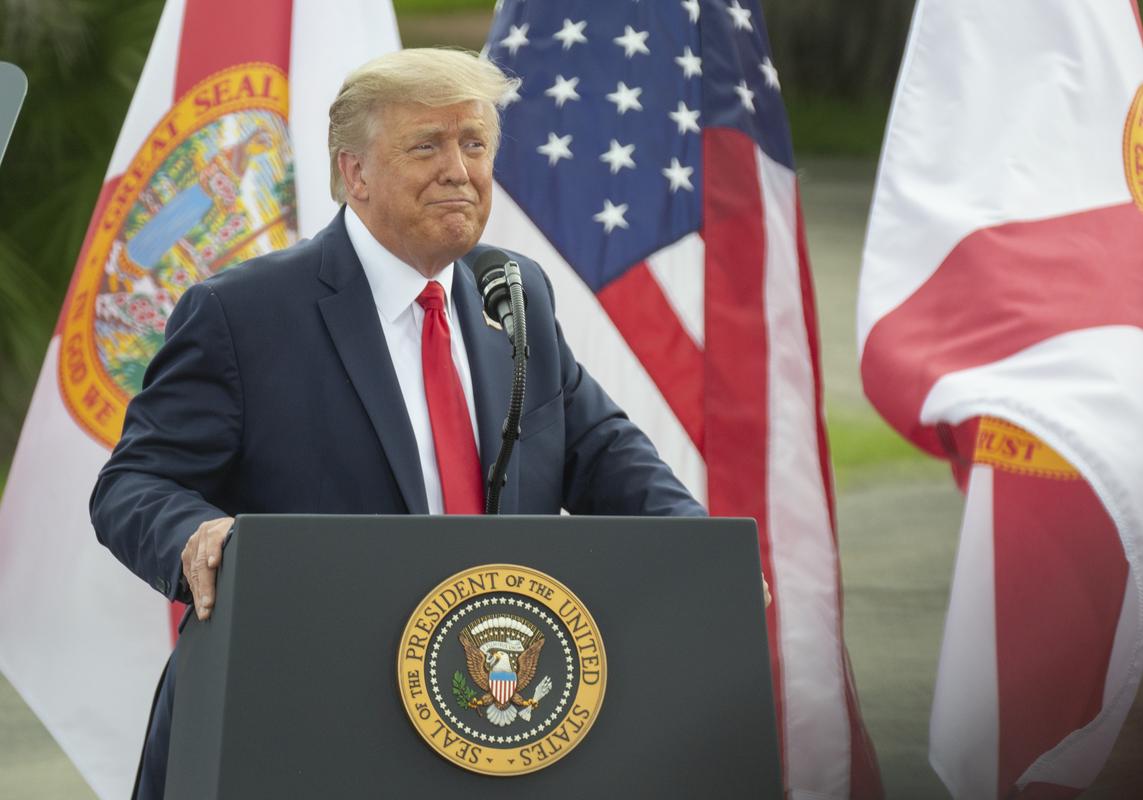 Ameriški predsednik Donald Trump je navedbe v knjigi Boba Woodwarda označil za lažnive oziroma ponarejene. Foto: EPA Ameriški predsednik Donald Trump je navedbe v knjigi Boba Woodwarda označil za lažnive oziroma ponarejene. Foto: EPA